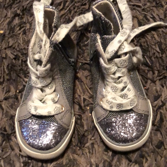 shoes - Picture 1 of 3